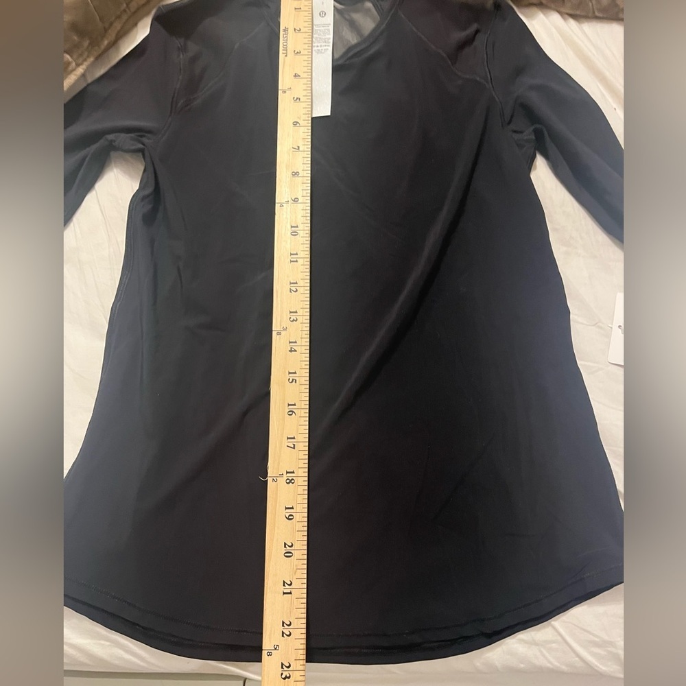 NWT Lululemon Size 2 Black Long Sleeve Athletic Top Pleated Back. Capsule Wear - Picture 8 of 10